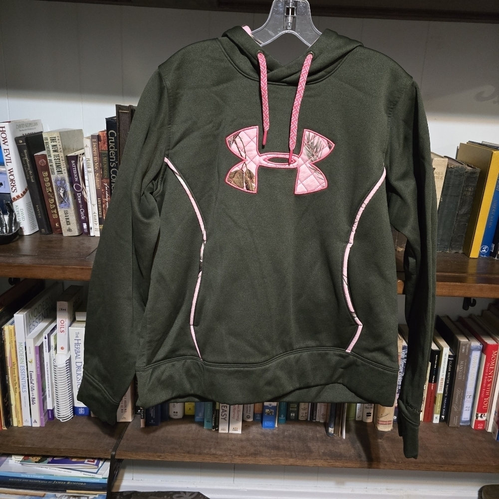 NWOT Under Armour Green and Pink Camo hoodie. Women's large